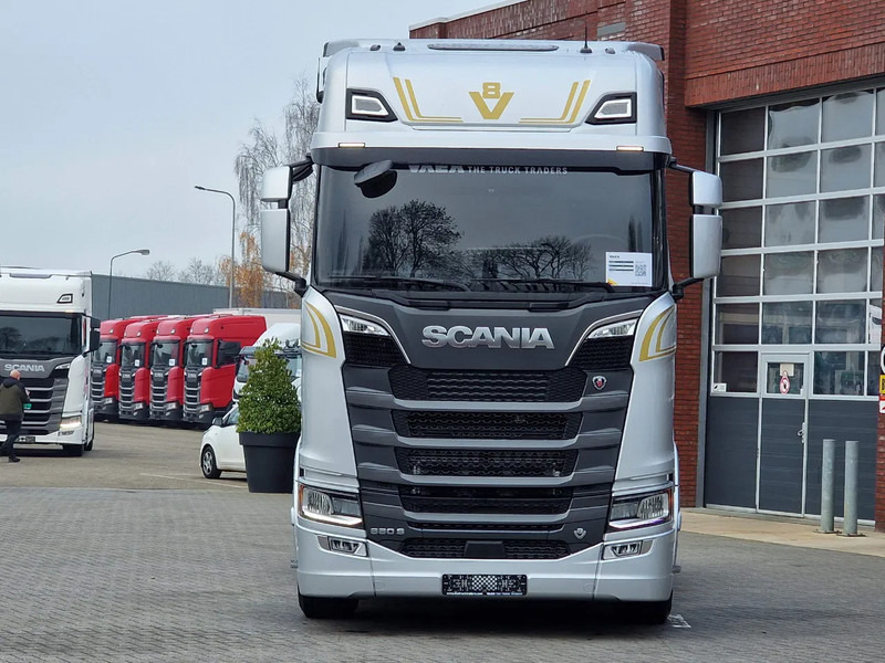 Scania 660S V8 NGS Highline 6x2/4 - New - Full spec - Retarder - Night clima - Led - Leather - Navi - Тягач: фото 2 Scania 660S V8 NGS Highline 6x2/4 - New - Full spec - Retarder - Night clima - Led - Leather - Navi - Тягач: фото 2