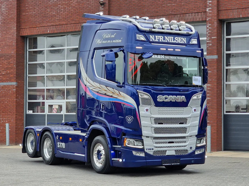 Scania 770S V8 NGS Highline 6x2 - Show truck - Special paint - Custom interior - Retarder - Full air - Night clima - Тягач: фото 1 Scania 770S V8 NGS Highline 6x2 - Show truck - Special paint - Custom interior - Retarder - Full air - Night clima - Тягач: фото 1
