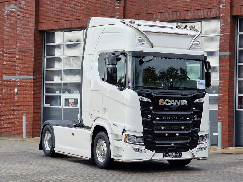 Scania R560 Highline 4x2 - Like new - Full spec - Facelift - Retarder - Night clima - Full air - Alloy wheels - Тягач: фото 1 Scania R560 Highline 4x2 - Like new - Full spec - Facelift - Retarder - Night clima - Full air - Alloy wheels - Тягач: фото 1