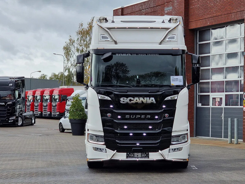 Scania R560 Highline 4x2 - Like new - Full spec - Facelift - Retarder - Night clima - Full air - Alloy wheels - Тягач: фото 2 Scania R560 Highline 4x2 - Like new - Full spec - Facelift - Retarder - Night clima - Full air - Alloy wheels - Тягач: фото 2
