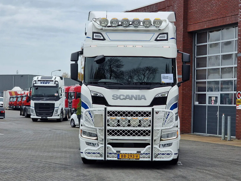 Scania R560 Highline 6x2 - BUFFL - Retarder - Full air - 3.15 WB - Leather - Тягач: фото 2 Scania R560 Highline 6x2 - BUFFL - Retarder - Full air - 3.15 WB - Leather - Тягач: фото 2