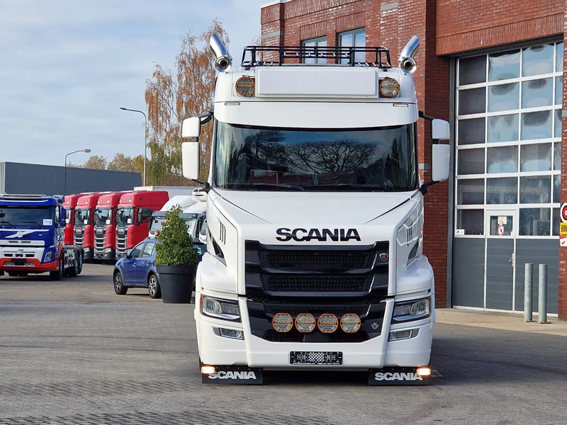 Scania T580 V8 Tuft Torpedo V8 - Custom exterior - Retarder - Full air - Show truck - Stack exhaust - Тягач: фото 3 Scania T580 V8 Tuft Torpedo V8 - Custom exterior - Retarder - Full air - Show truck - Stack exhaust - Тягач: фото 3