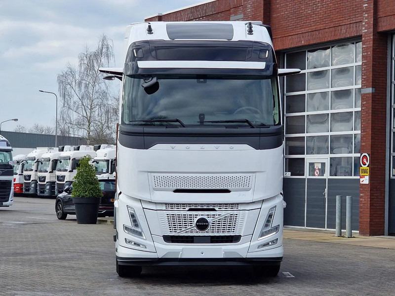 Volvo FH 13.500 Aero Globetrotter XL 4x2 - I Save - I parkcool - 2x tank - Mirror cams - Тягач: фото 2 Volvo FH 13.500 Aero Globetrotter XL 4x2 - I Save - I parkcool - 2x tank - Mirror cams - Тягач: фото 2