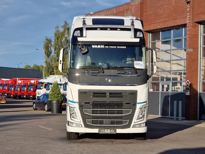 Volvo FH 13.500 Globetrotter XL 6x2 - Full air - 3.20 WB - MA VIN - Low KM - Leather - Тягач: фото 2 Volvo FH 13.500 Globetrotter XL 6x2 - Full air - 3.20 WB - MA VIN - Low KM - Leather - Тягач: фото 2