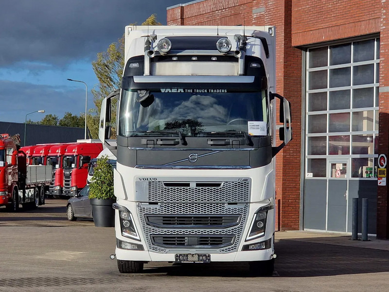 Volvo FH 16.750 Globetrotter XL 6x2 - Ekeri box with sidedoors - Retarder - 4.60 WB - Full air - Грузовик с закрытым кузовом: фото 2 Volvo FH 16.750 Globetrotter XL 6x2 - Ekeri box with sidedoors - Retarder - 4.60 WB - Full air - Грузовик с закрытым кузовом: фото 2