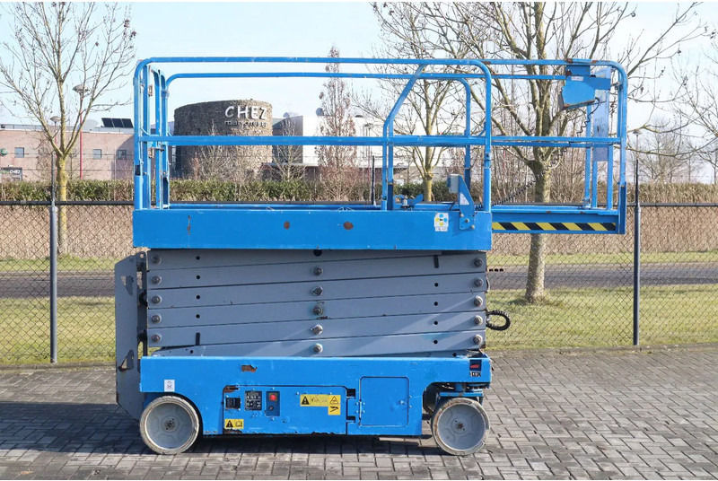 Genie GS-4047 | 14 METER | 350 KG - Ножничный подъемник: фото 4 Genie GS-4047 | 14 METER | 350 KG - Ножничный подъемник: фото 4