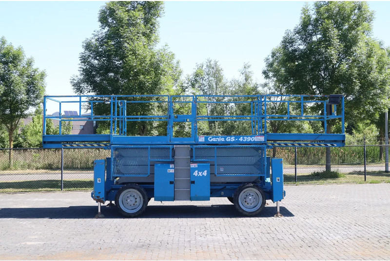 Genie GS-4390 RT | 15 METER | 680 KG - Ножничный подъемник: фото 4 Genie GS-4390 RT | 15 METER | 680 KG - Ножничный подъемник: фото 4
