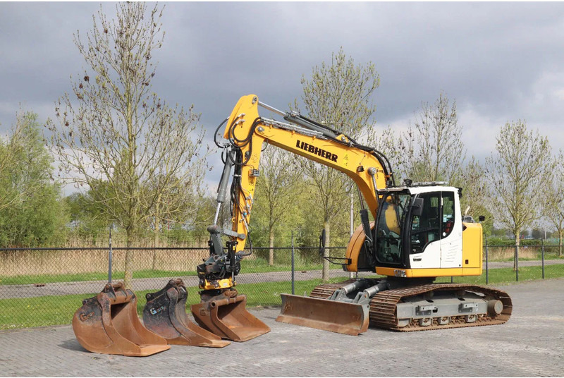 Liebherr R914 COMPACT S | ROTOTILT | 3X BUCKET | DOZERBLADE - Гусеничный экскаватор: фото 2 Liebherr R914 COMPACT S | ROTOTILT | 3X BUCKET | DOZERBLADE - Гусеничный экскаватор: фото 2