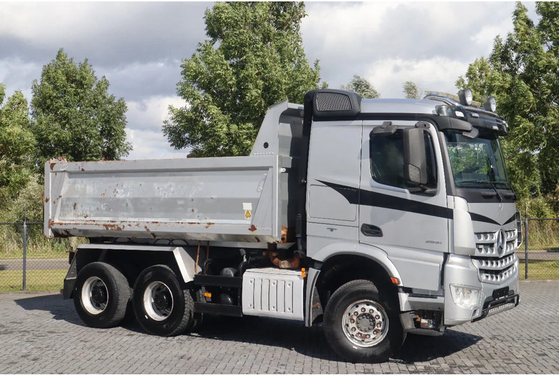 Mercedes-Benz Arocs 2651 | 6X4 | RETARDER | BIG AXLES | EURO 6 - Самосвал: фото 3 Mercedes-Benz Arocs 2651 | 6X4 | RETARDER | BIG AXLES | EURO 6 - Самосвал: фото 3