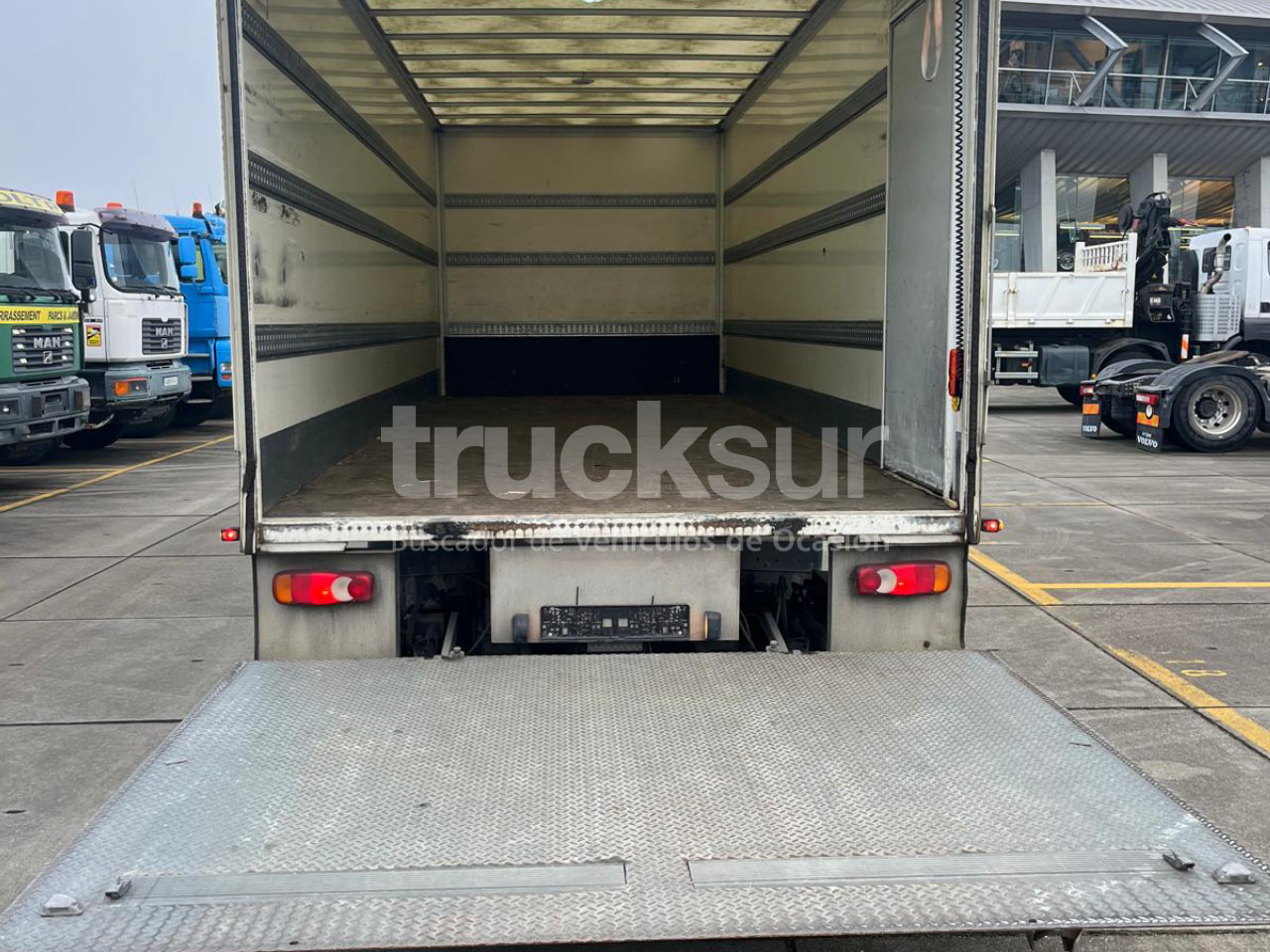 RENAULT D12.240 - Грузовик с закрытым кузовом: фото 3 RENAULT D12.240 - Грузовик с закрытым кузовом: фото 3