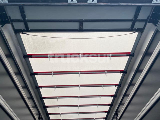 Тентованный грузовик RENAULT D12.250: фото 10 Тентованный грузовик RENAULT D12.250: фото 10