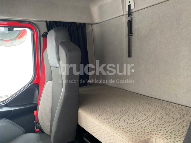 Тентованный грузовик RENAULT D12.250: фото 12 Тентованный грузовик RENAULT D12.250: фото 12