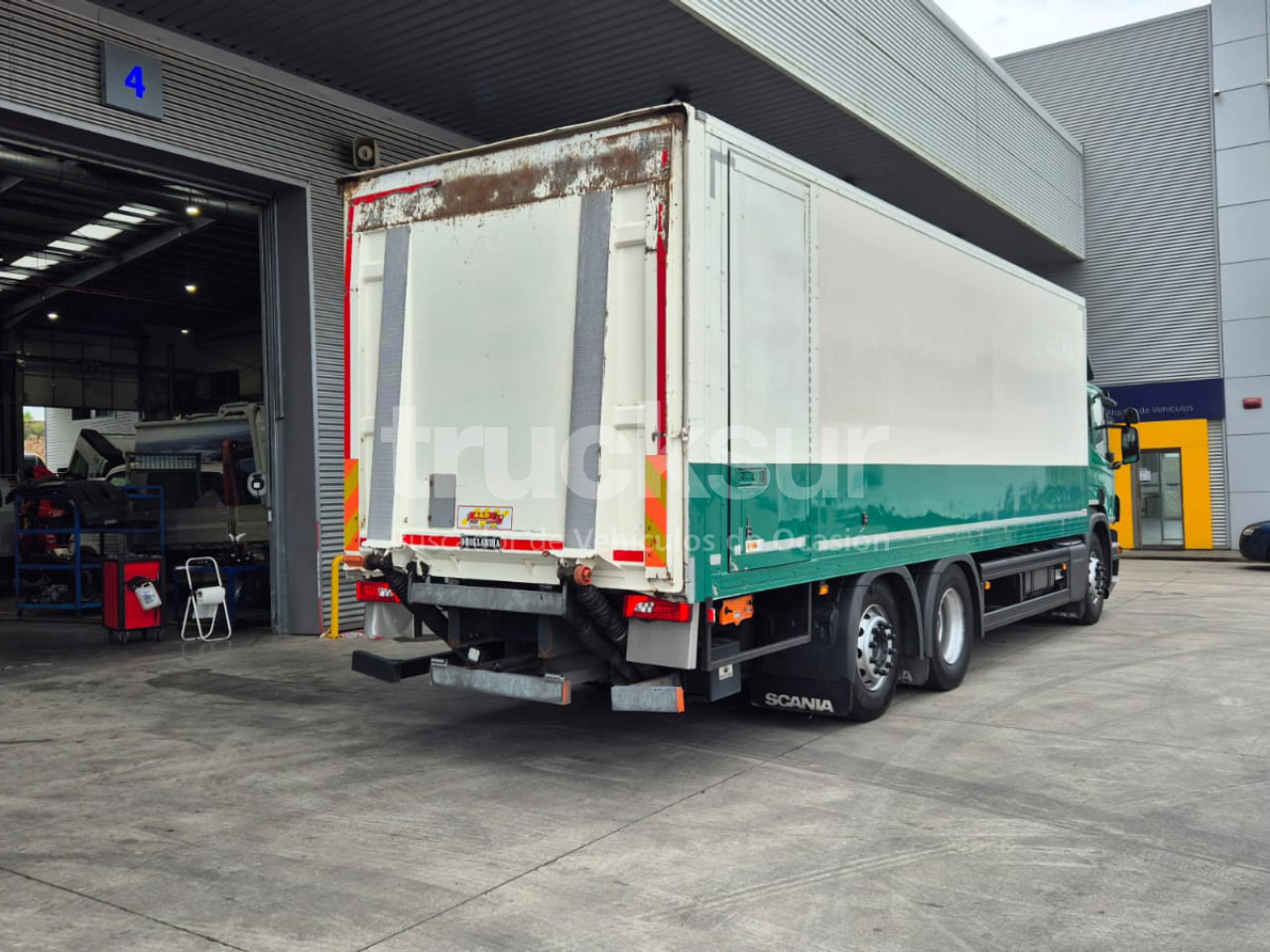 SCANIA P320.26 ejes 6x2*4 - Тентованный грузовик: фото 4 SCANIA P320.26 ejes 6x2*4 - Тентованный грузовик: фото 4
