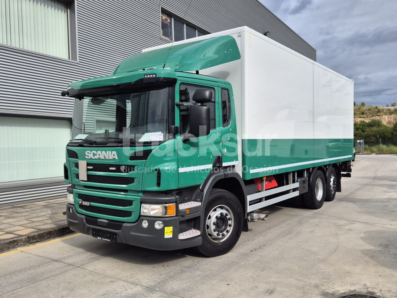 SCANIA P320.26 ejes 6x2*4 - Грузовик с закрытым кузовом: фото 1 SCANIA P320.26 ejes 6x2*4 - Грузовик с закрытым кузовом: фото 1