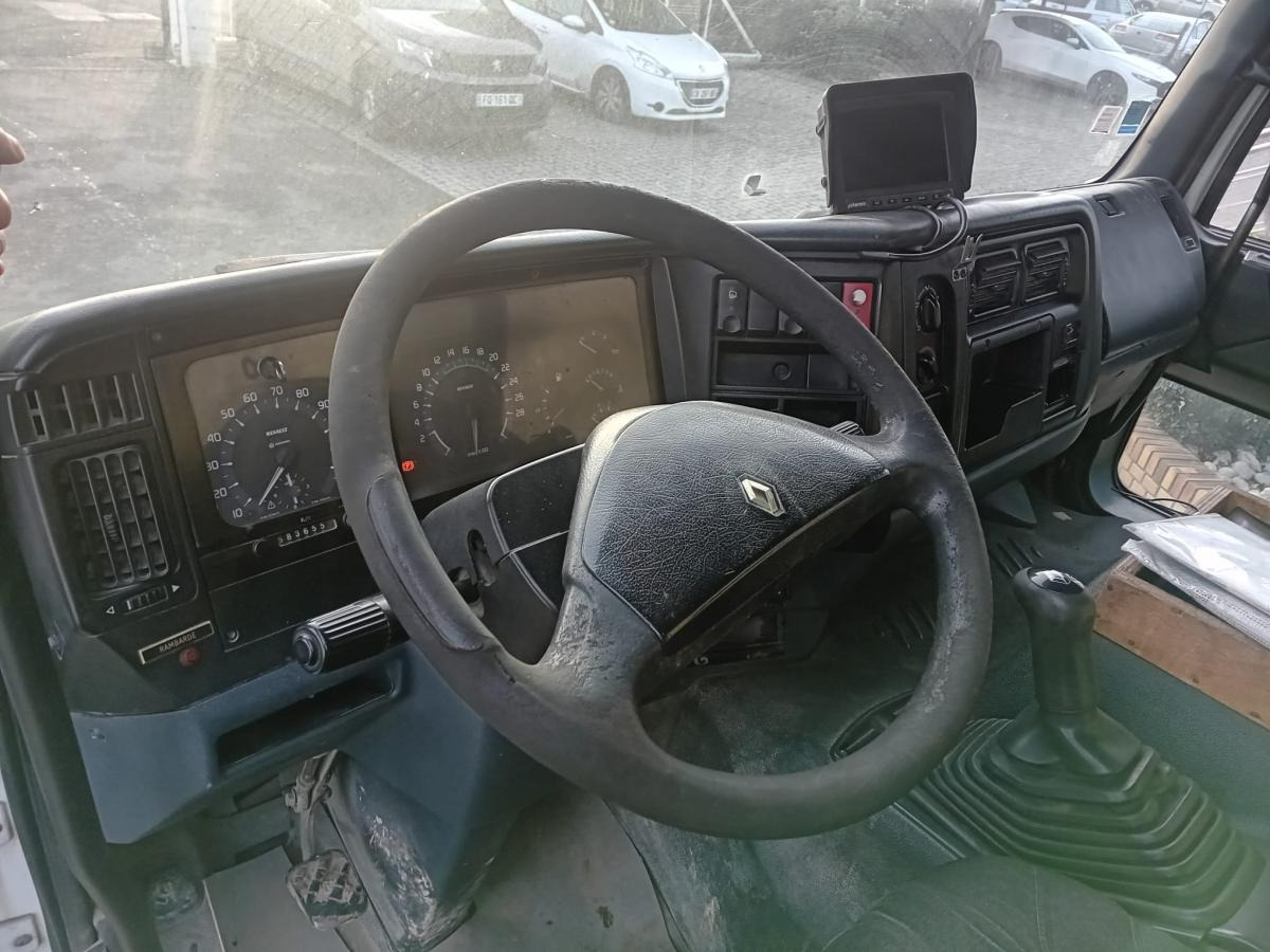 Renault Premium 250 - Грузовик-цистерна: фото 3 Renault Premium 250 - Грузовик-цистерна: фото 3