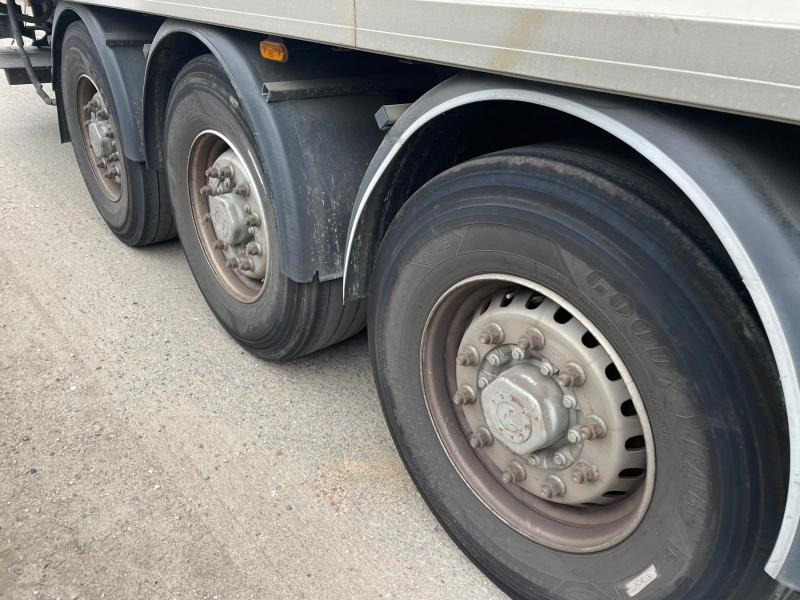 Samro  - Полуприцеп-фургон: фото 4 Samro  - Полуприцеп-фургон: фото 4