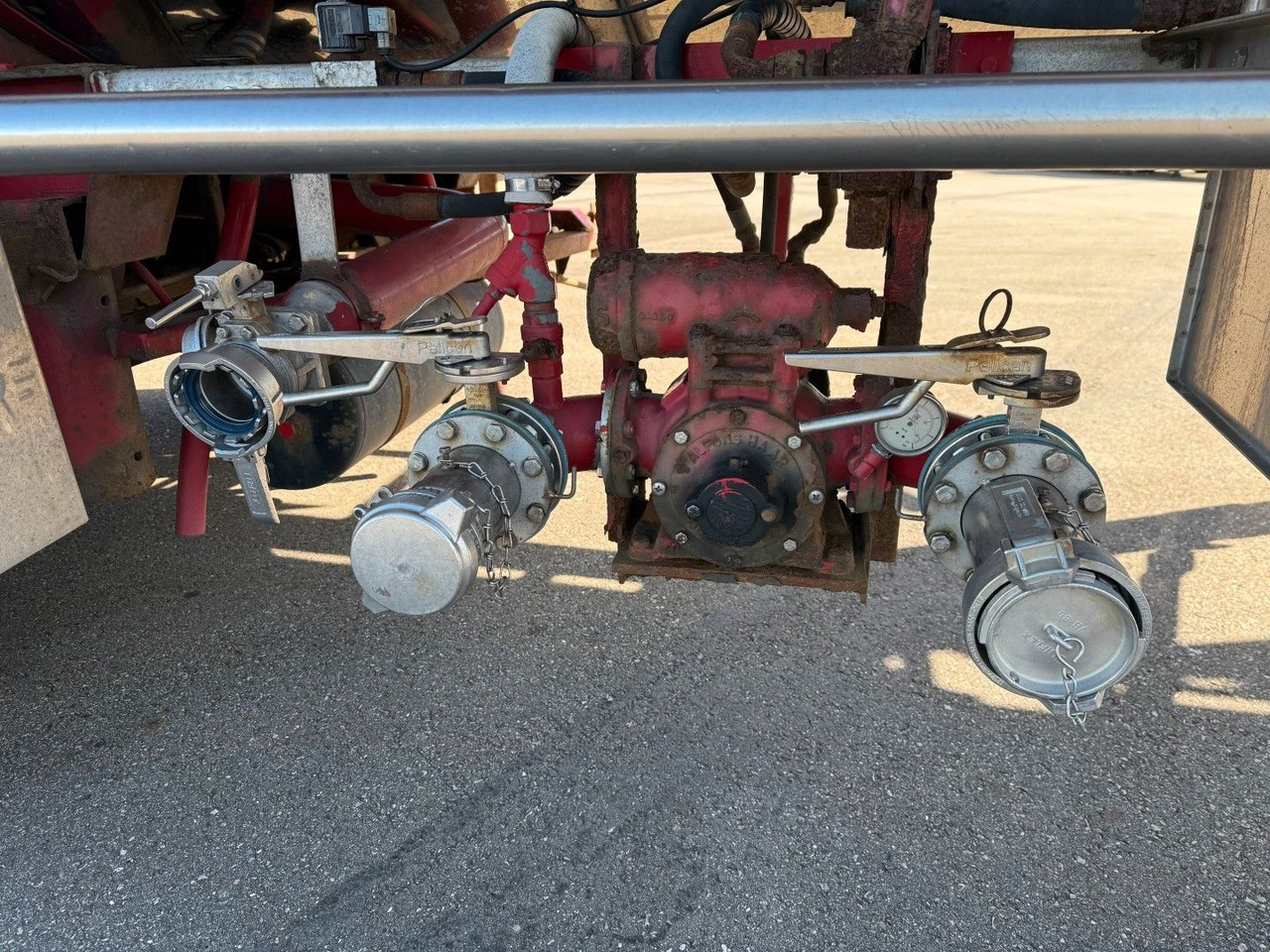 Burg 3 axle 3 compartments 32.200 L ADR - Полуприцеп-цистерна: фото 5 Burg 3 axle 3 compartments 32.200 L ADR - Полуприцеп-цистерна: фото 5