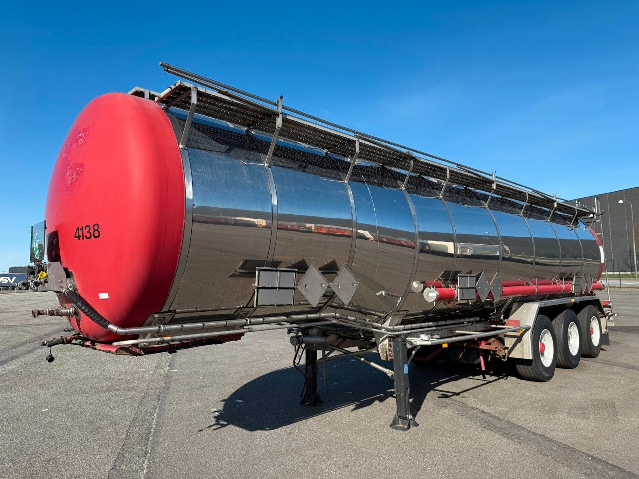 Burg 3 axle 3 compartments 32.200 L ADR - Полуприцеп-цистерна: фото 1 Burg 3 axle 3 compartments 32.200 L ADR - Полуприцеп-цистерна: фото 1