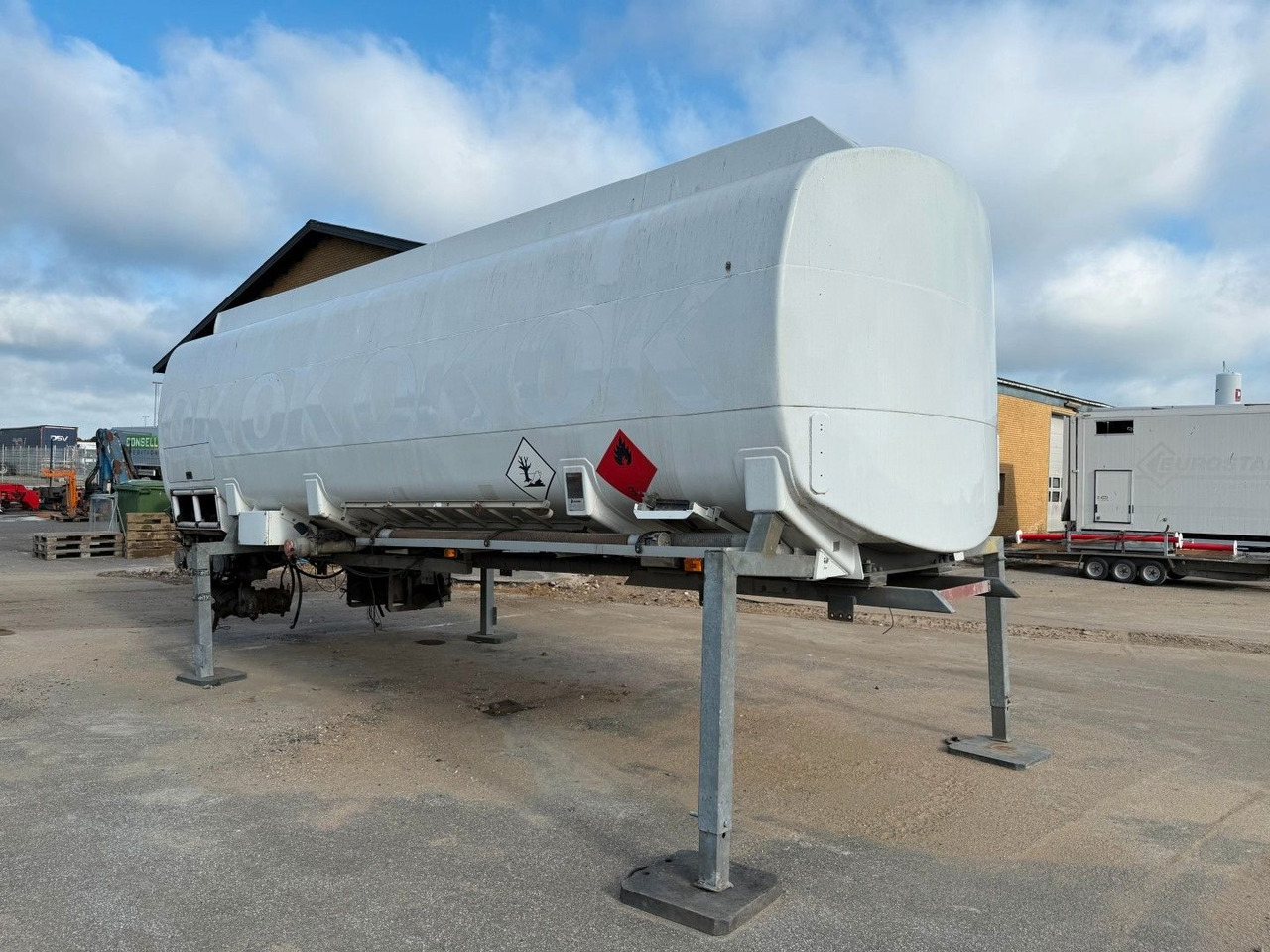 HMK Bilcon 23.800 L ADR Tank - Грузовик-цистерна: фото 2 HMK Bilcon 23.800 L ADR Tank - Грузовик-цистерна: фото 2