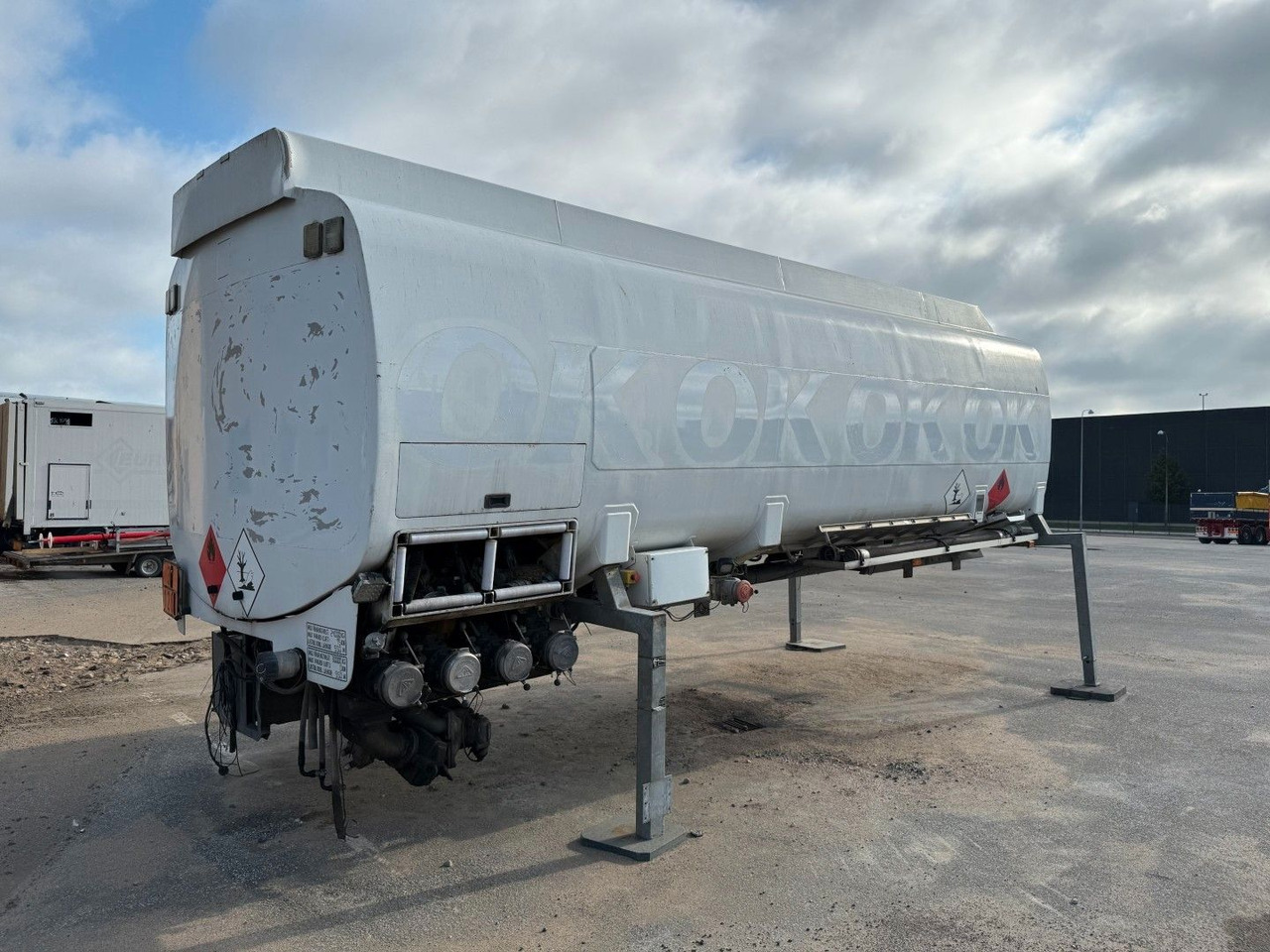 HMK Bilcon 23.800 L ADR Tank - Грузовик-цистерна: фото 3 HMK Bilcon 23.800 L ADR Tank - Грузовик-цистерна: фото 3