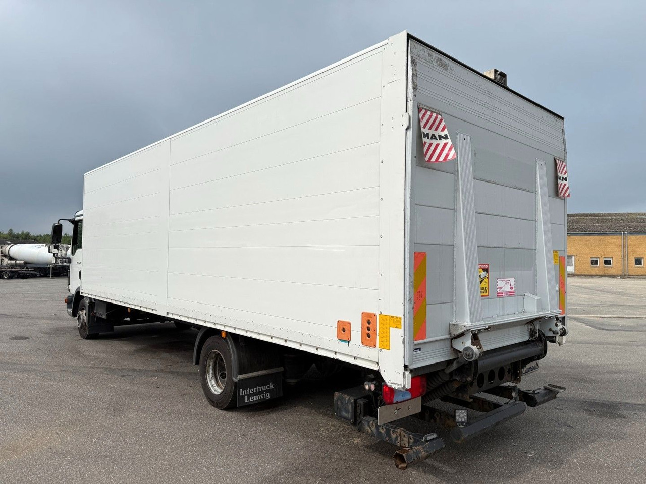 MAN TGL 12.220 4x2 Euro 6 Koffer - Грузовик с закрытым кузовом: фото 4 MAN TGL 12.220 4x2 Euro 6 Koffer - Грузовик с закрытым кузовом: фото 4