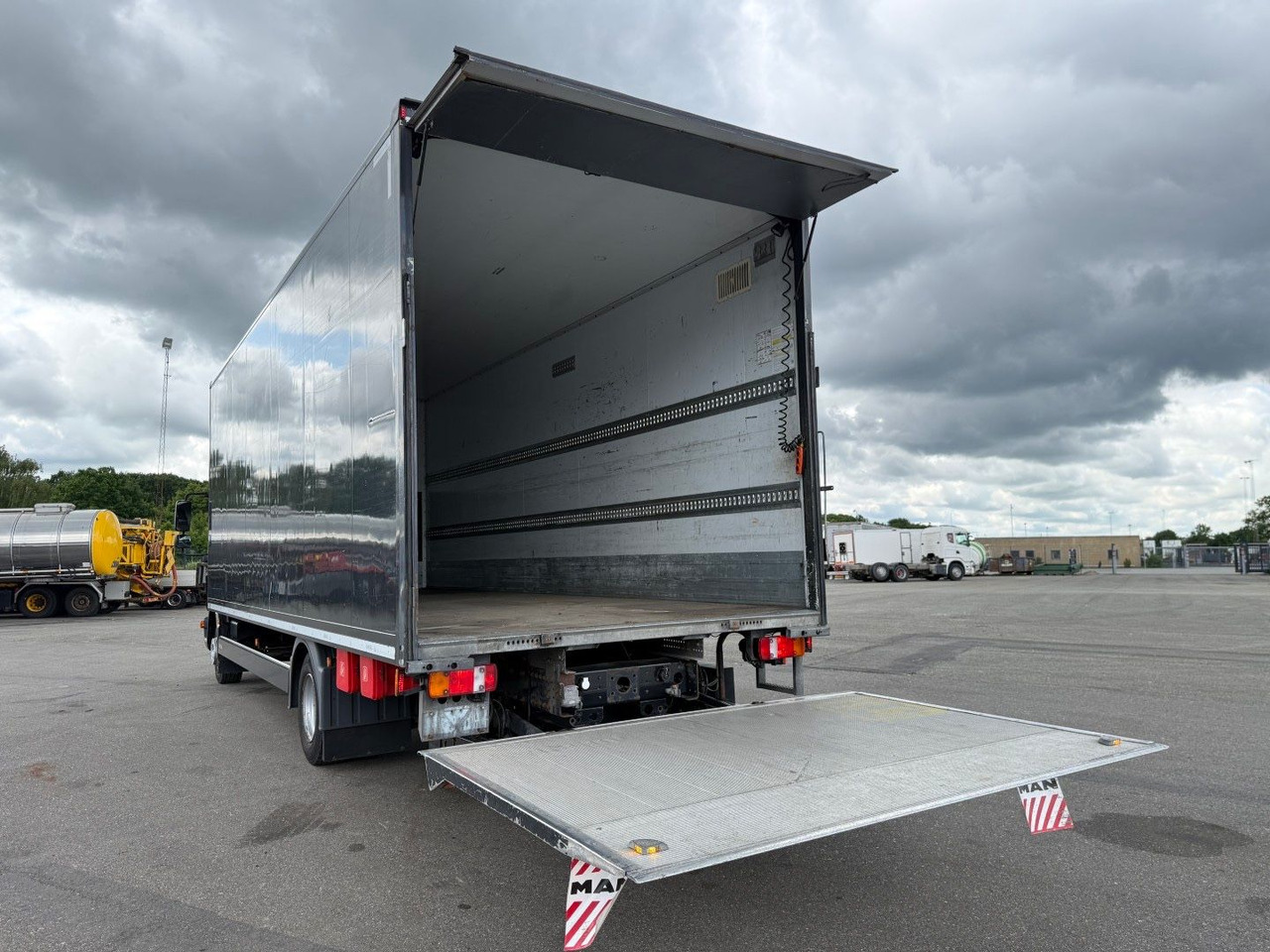 MAN TGL 12.250 Euro 6 Closed box / Koffer 7.20 m. - Грузовик с закрытым кузовом: фото 5 MAN TGL 12.250 Euro 6 Closed box / Koffer 7.20 m. - Грузовик с закрытым кузовом: фото 5