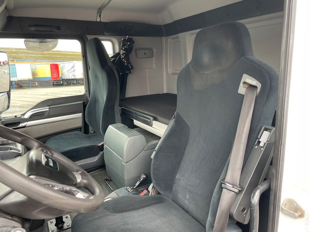 Фото интерьера 1: Грузовик-шасси MAN TGS 26.440 6x2*4 ADR Fahrgestell Euro 6 MAN TGS 26.440 6x2*4 ADR Fahrgestell Euro 6