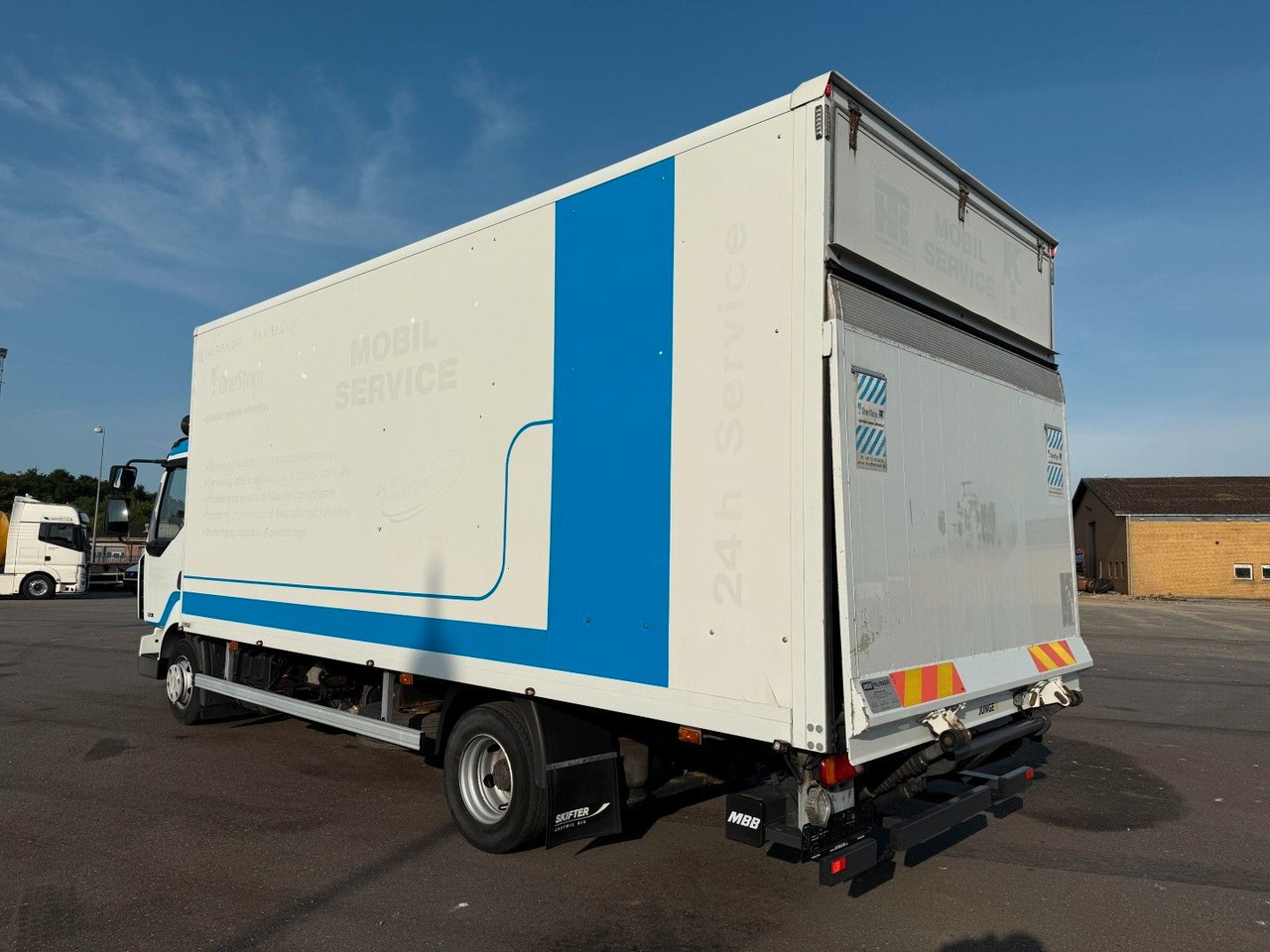 Renault Midlum 220 DXI 4x2 6.0 Box / Koffer - Грузовик с закрытым кузовом: фото 4 Renault Midlum 220 DXI 4x2 6.0 Box / Koffer - Грузовик с закрытым кузовом: фото 4