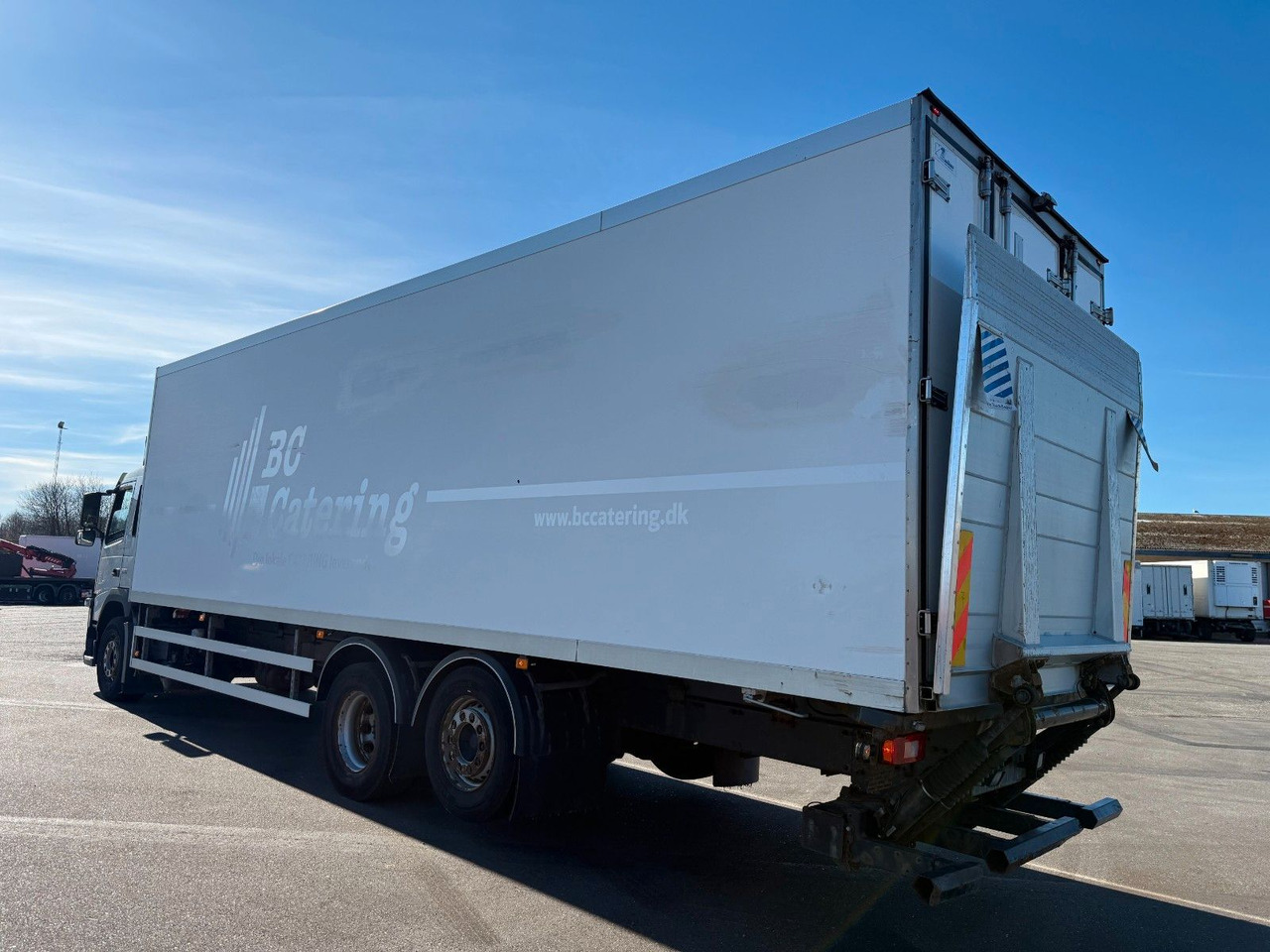 Volvo FM330 6x2*4 Carrier Supra 1250 Mt / 9.3 m Koffer - Рефрижератор: фото 4 Volvo FM330 6x2*4 Carrier Supra 1250 Mt / 9.3 m Koffer - Рефрижератор: фото 4