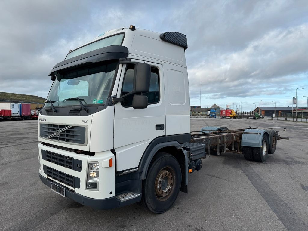 Volvo FM340 6x2 Globetrotter Chassis / Fahrgestell - Грузовик-шасси: фото 1 Volvo FM340 6x2 Globetrotter Chassis / Fahrgestell - Грузовик-шасси: фото 1