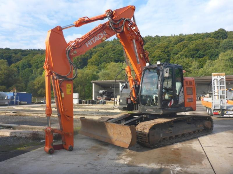 Hitachi ZX225USLC-5B - Гусеничный экскаватор: фото 2 Hitachi ZX225USLC-5B - Гусеничный экскаватор: фото 2