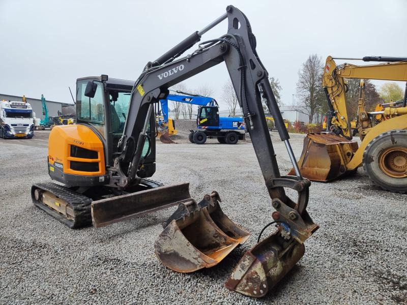 Volvo ECR40D - Мини-экскаватор: фото 3 Volvo ECR40D - Мини-экскаватор: фото 3