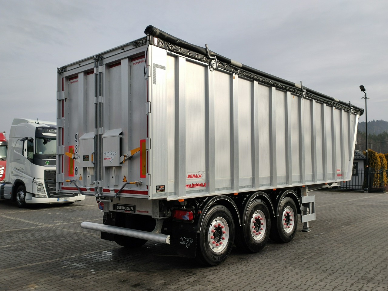 Benalu MULTIRUNNER 87 - Самосвальный полуприцеп: фото 4 Benalu MULTIRUNNER 87 - Самосвальный полуприцеп: фото 4