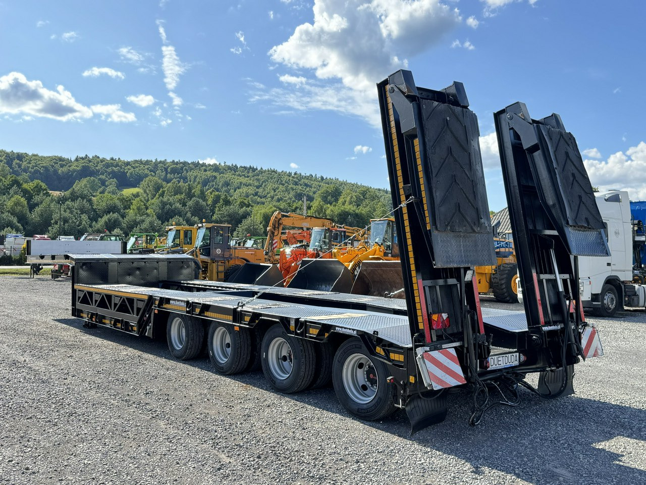 Bodex 4 osiowa NN4J Niskopodwoziówka Niskopodwozie Nowe Opony - Низкорамный полуприцеп: фото 1 Bodex 4 osiowa NN4J Niskopodwoziówka Niskopodwozie Nowe Opony - Низкорамный полуприцеп: фото 1