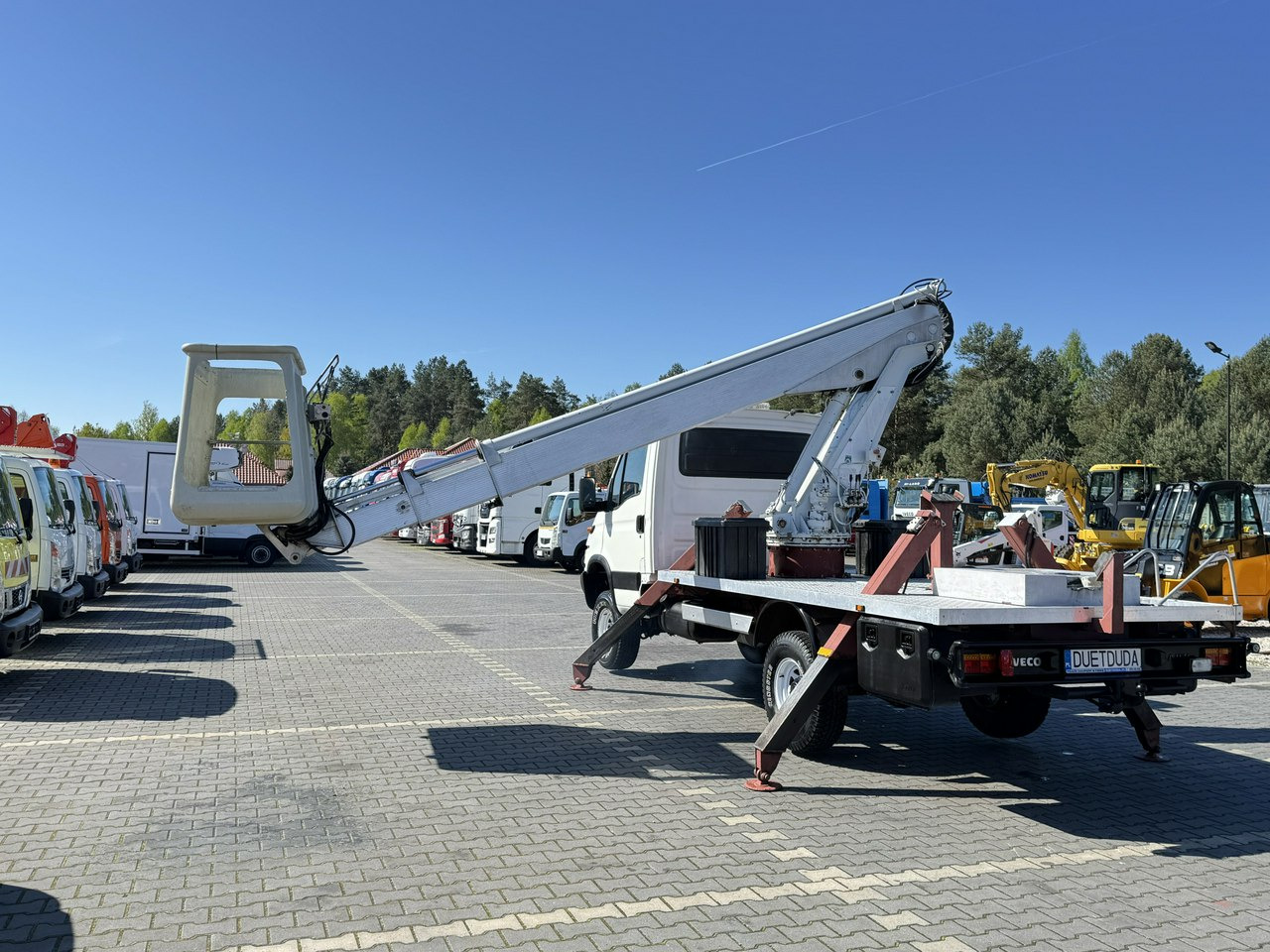Грузовик с подъемником Iveco Daily: фото 14