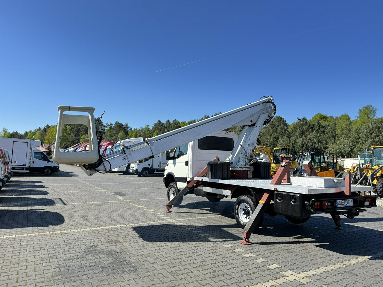 Грузовик с подъемником Iveco Daily: фото 17
