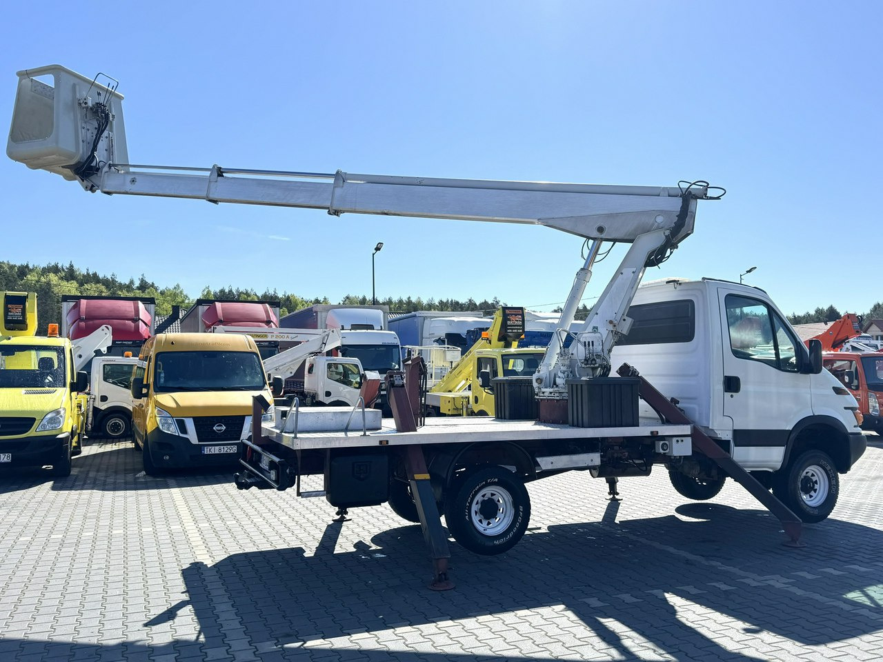 Грузовик с подъемником Iveco Daily: фото 20