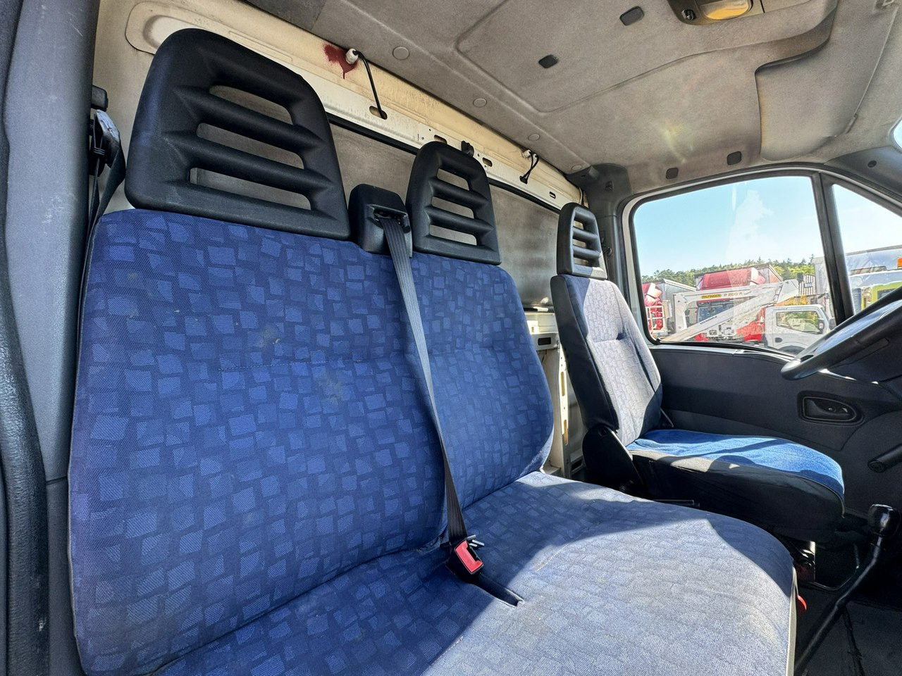 Грузовик с подъемником Iveco Daily: фото 29
