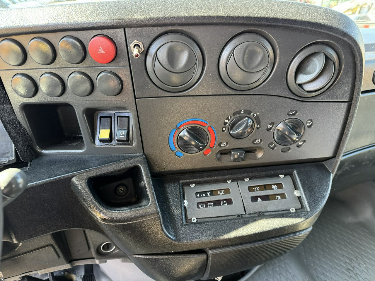 Грузовик с подъемником Iveco Daily: фото 24