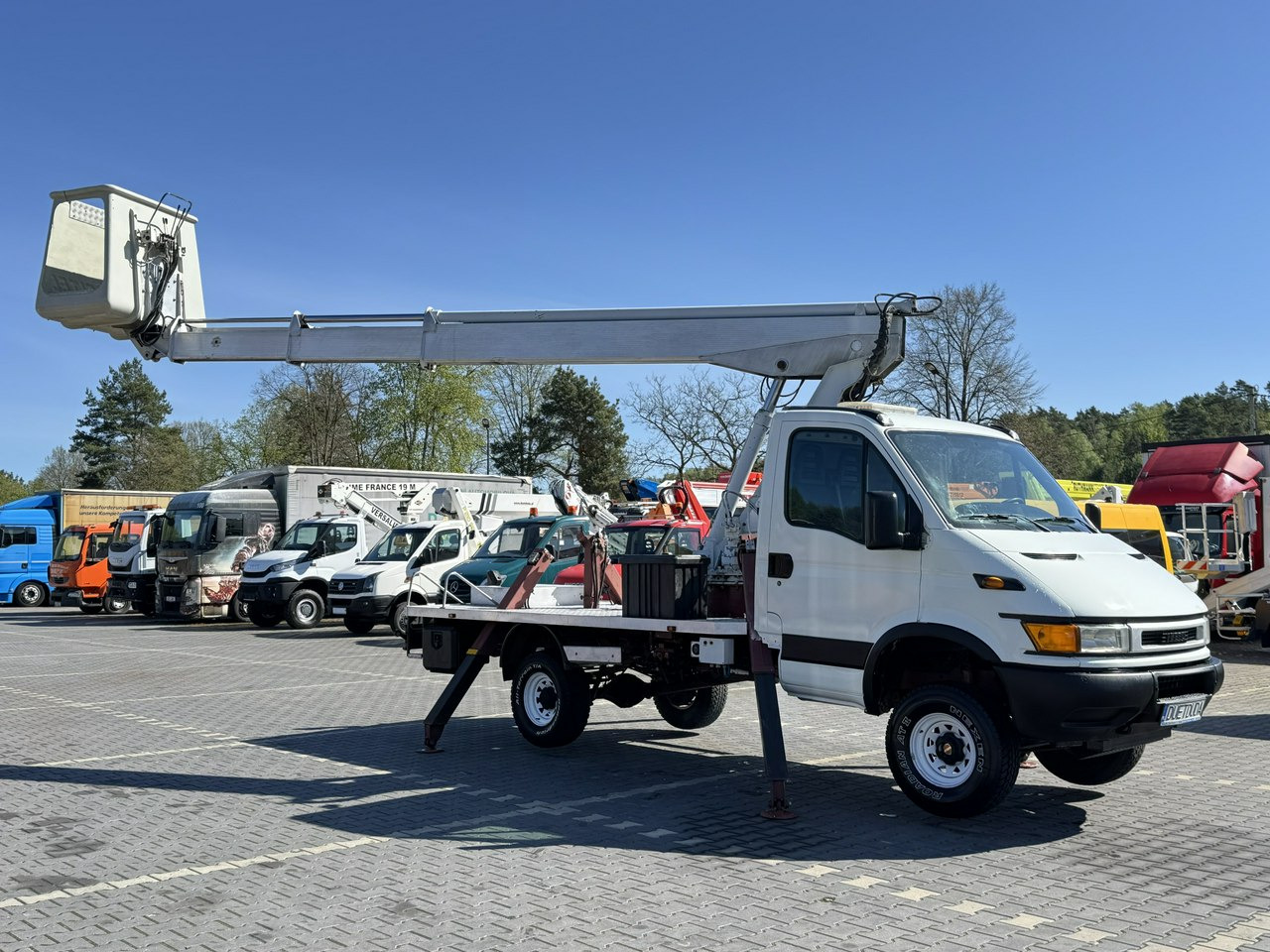 Грузовик с подъемником Iveco Daily: фото 8