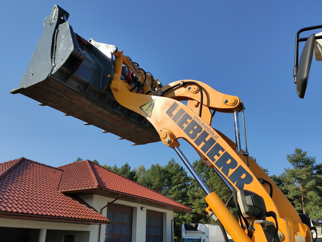 Компактный фронтальный погрузчик Liebherr L 506 STEREO Szybkozłącze / Łyżka Krokodyl + Widły Waga 6300kg: фото 12