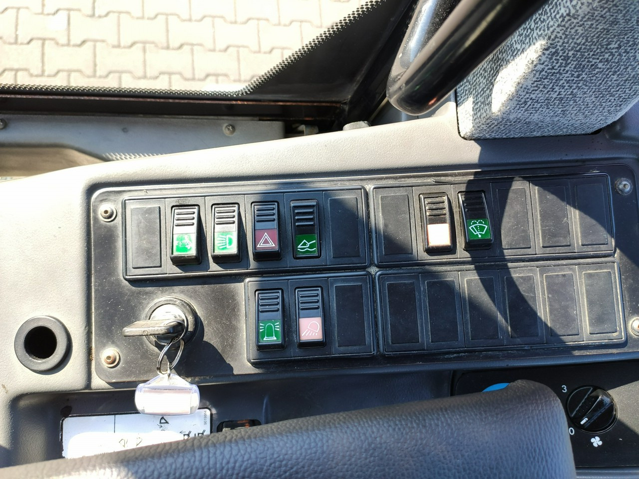 Компактный фронтальный погрузчик Liebherr L 506 STEREO Szybkozłącze / Łyżka Krokodyl + Widły Waga 6300kg: фото 27