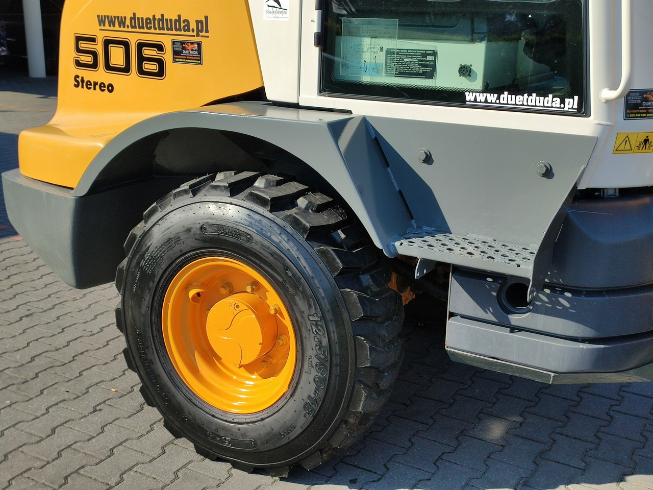 Компактный фронтальный погрузчик Liebherr L 506 STEREO Szybkozłącze / Łyżka Krokodyl + Widły Waga 6300kg: фото 16