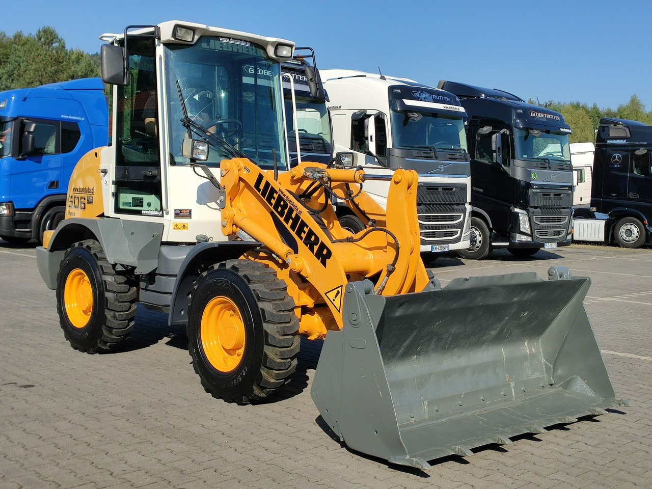 Компактный фронтальный погрузчик Liebherr L 506 STEREO Szybkozłącze / Łyżka Krokodyl + Widły Waga 6300kg: фото 6