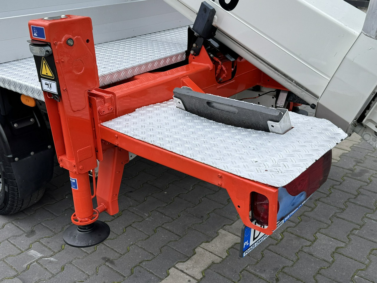 Грузовик с подъемником Mercedes Sprinter: фото 15 Грузовик с подъемником Mercedes Sprinter: фото 15