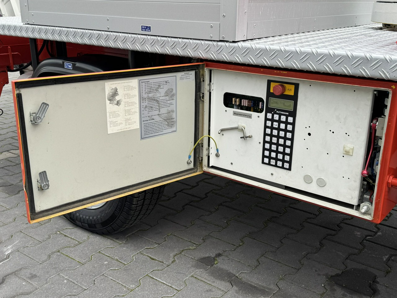 Грузовик с подъемником Mercedes Sprinter: фото 26 Грузовик с подъемником Mercedes Sprinter: фото 26