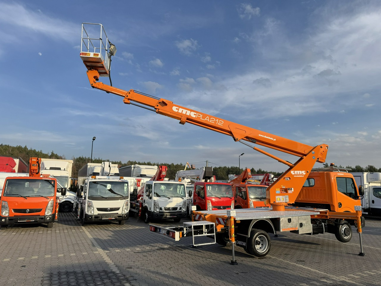 Грузовик с подъемником Nissan Cabstar: фото 21