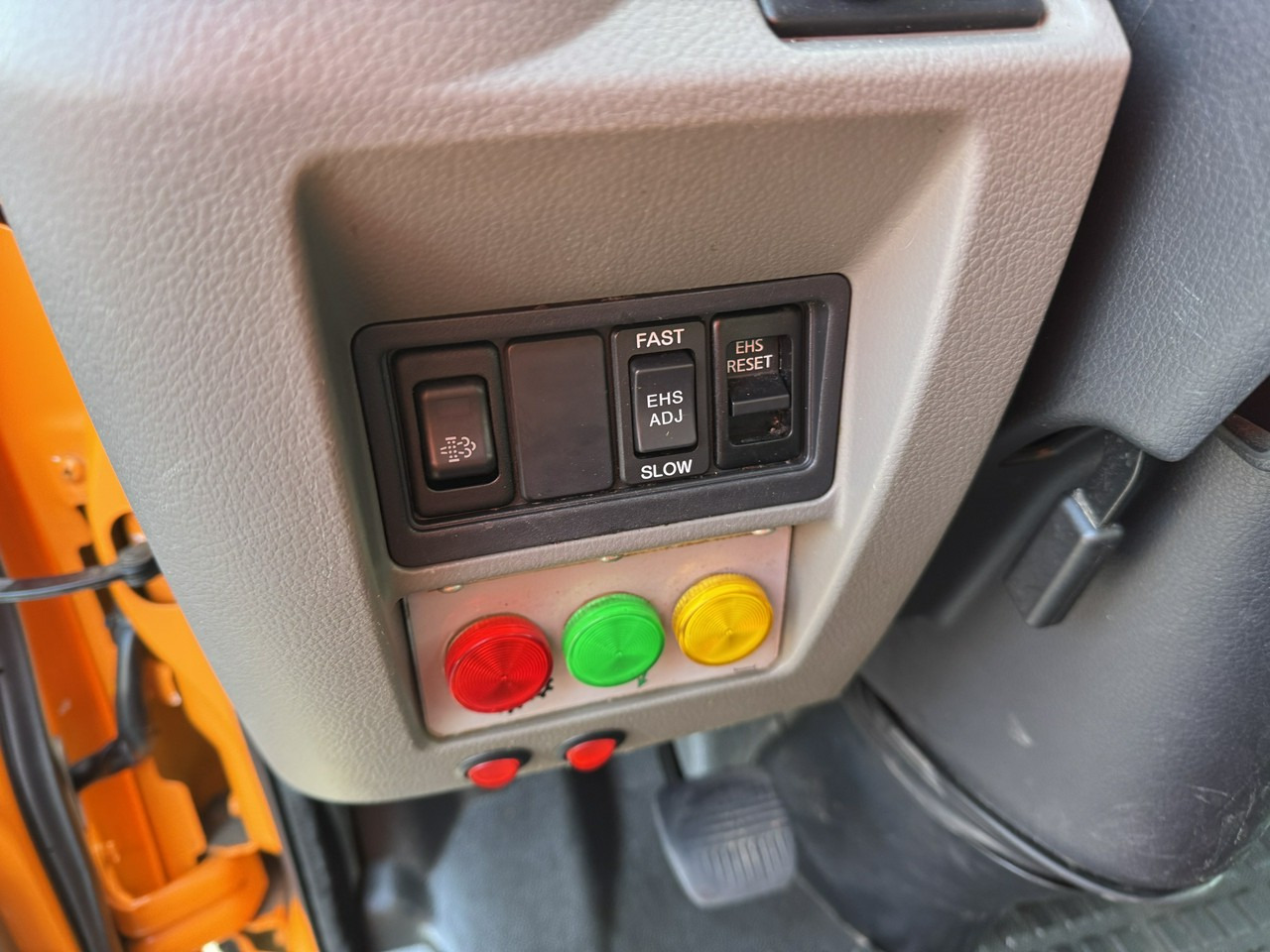 Грузовик с подъемником Nissan Cabstar: фото 30