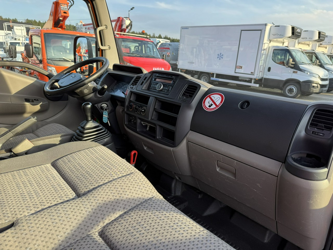 Грузовик с подъемником Nissan Cabstar: фото 34