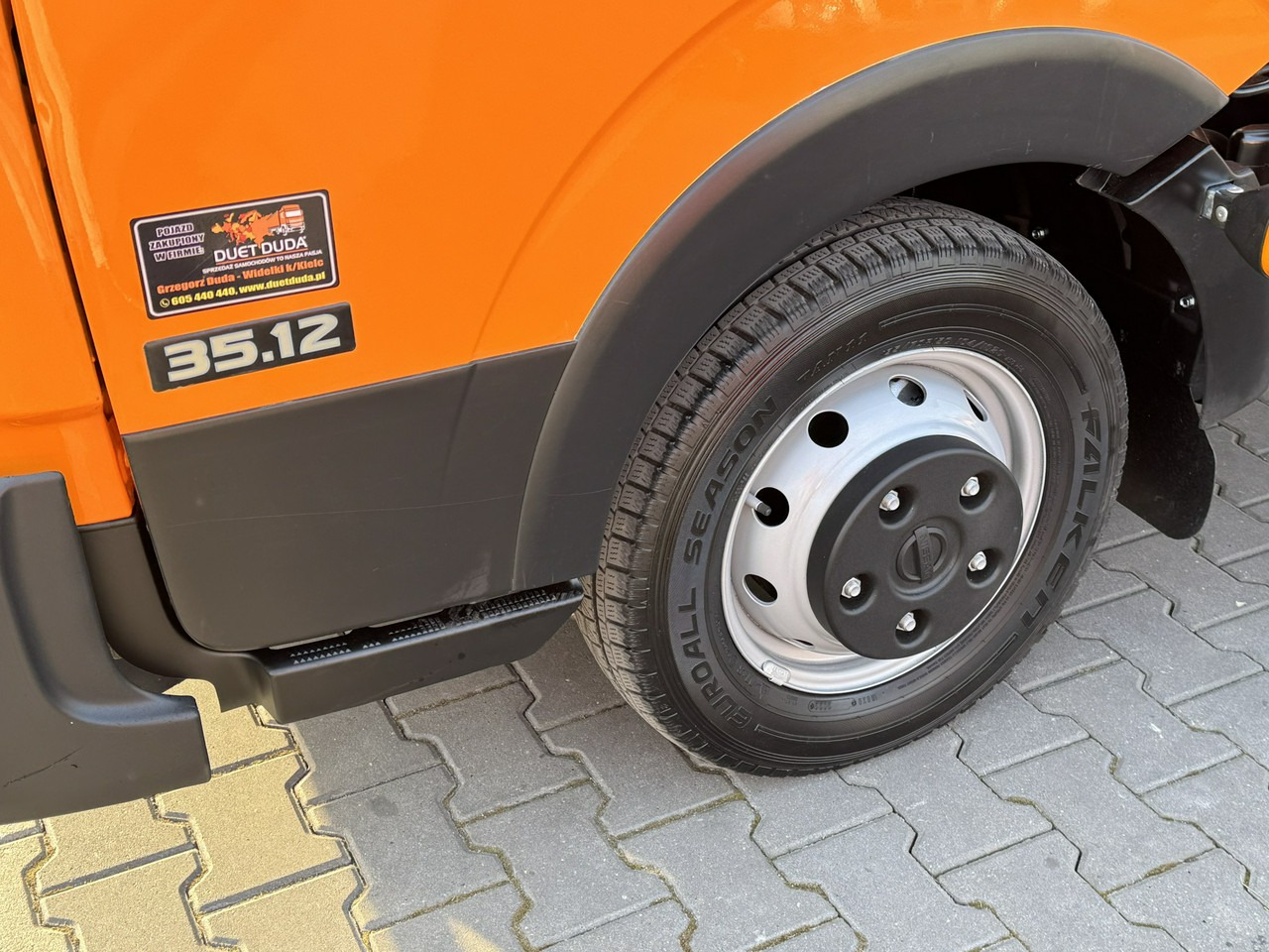 Грузовик с подъемником Nissan Cabstar: фото 17